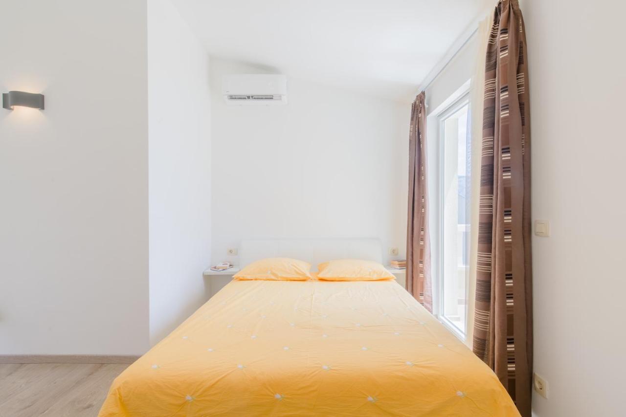 Apartments Kadenca Омиш Экстерьер фото