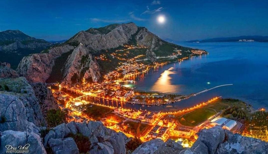 Apartments Kadenca Омиш Экстерьер фото