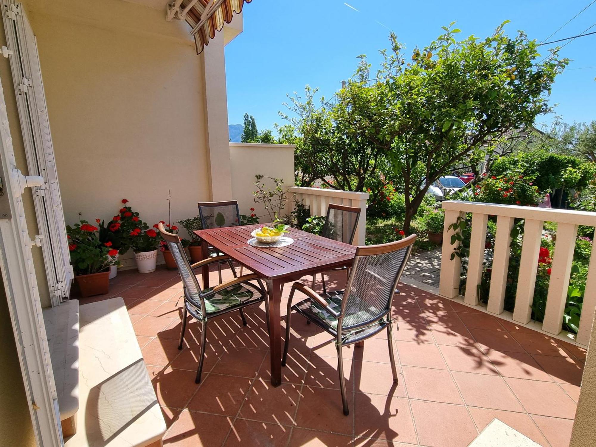 Apartments Kadenca Омиш Экстерьер фото