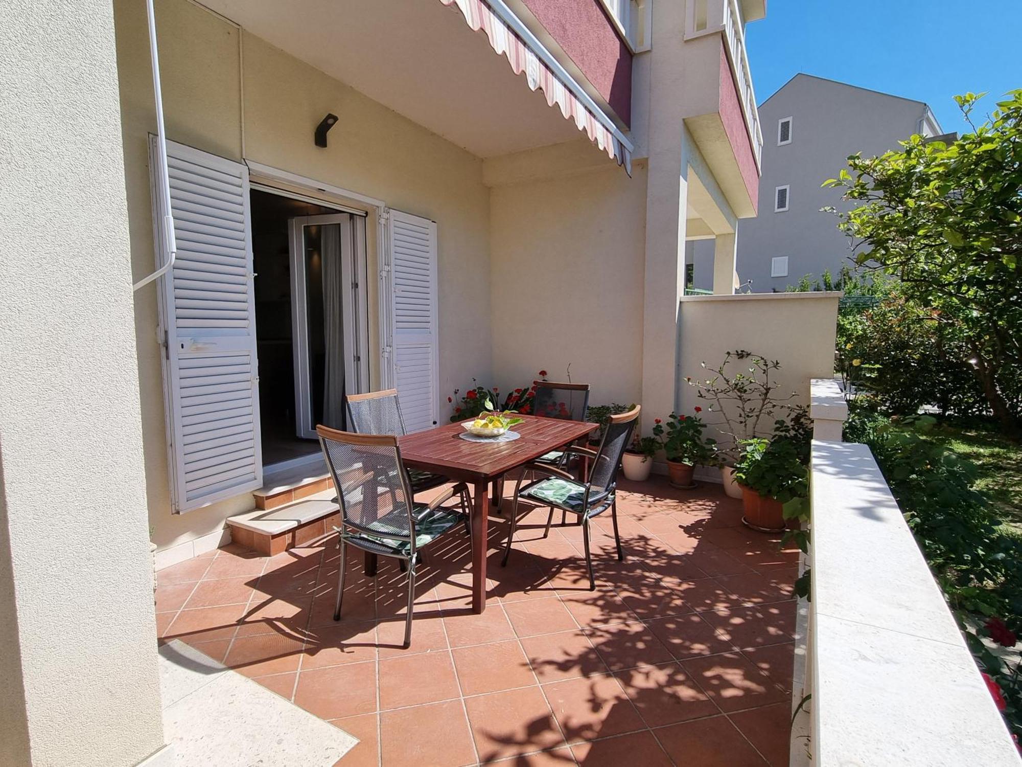 Apartments Kadenca Омиш Экстерьер фото