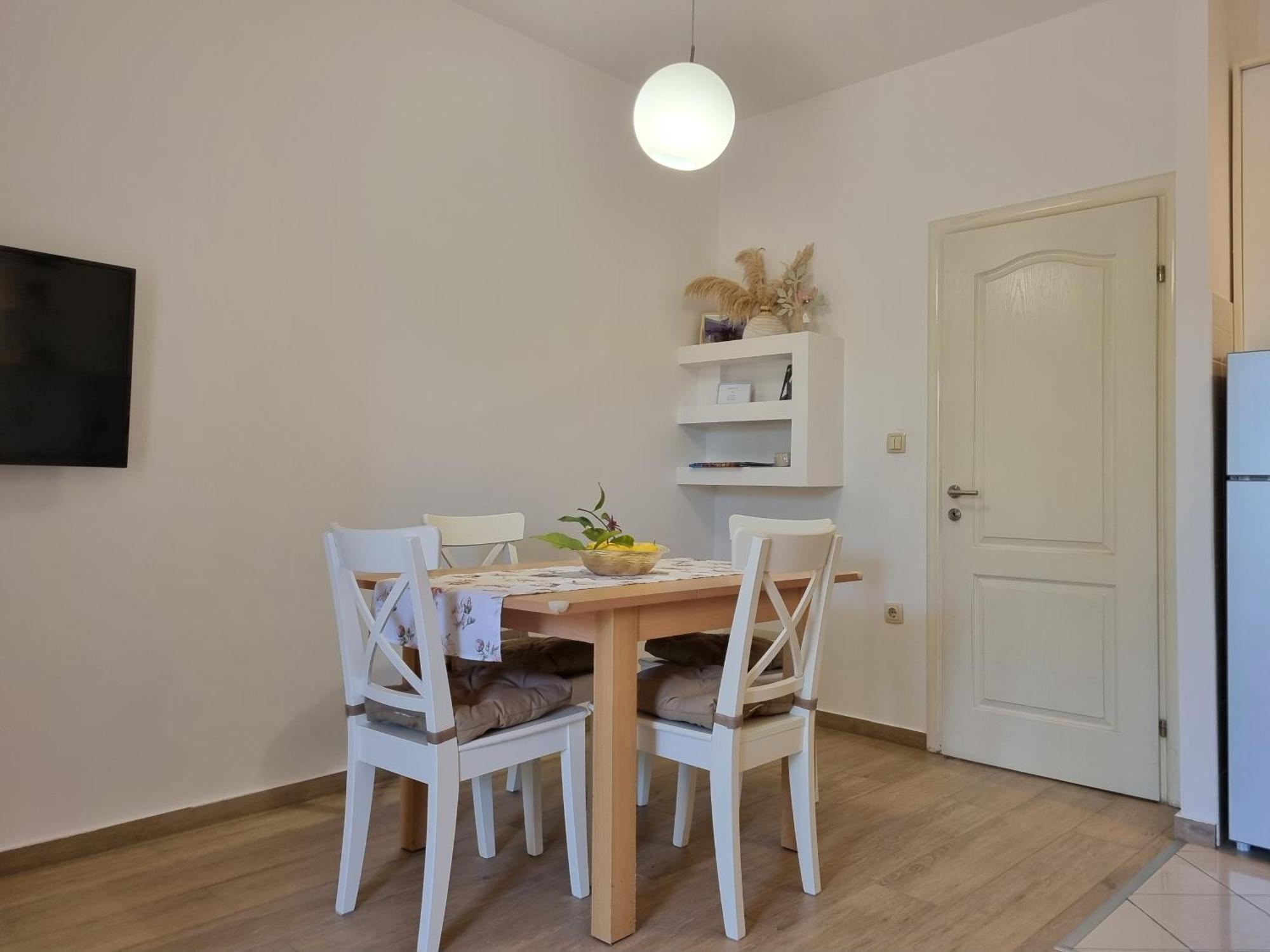 Apartments Kadenca Омиш Экстерьер фото